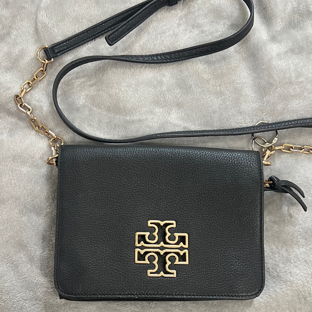 Tory Burch Black Crossbody Bag with Gold Chain excellent conditions